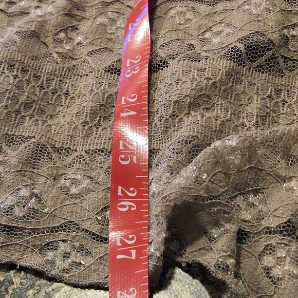 Shannon Ford New York Pale Taupe Lace Top Shark Bite Hem Women size XL - Picture 9 of 12